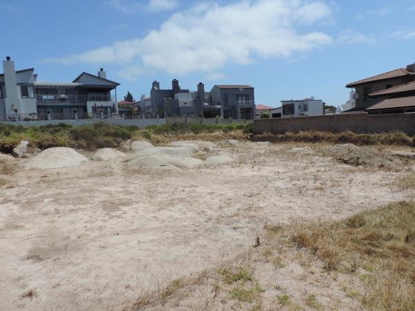 1 013 m² Land