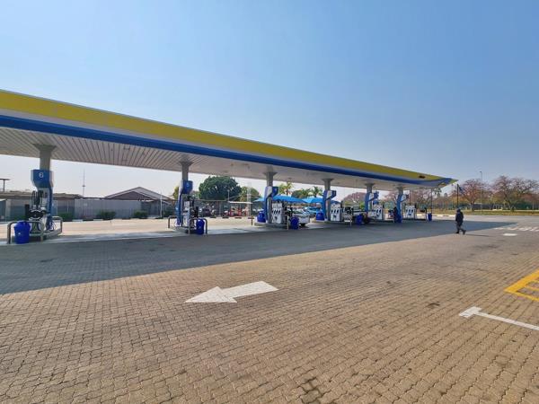 93  m² Commercial space