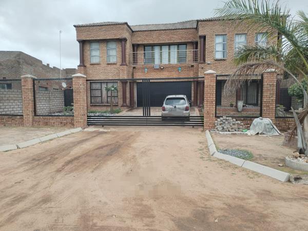 5 Bedroom House