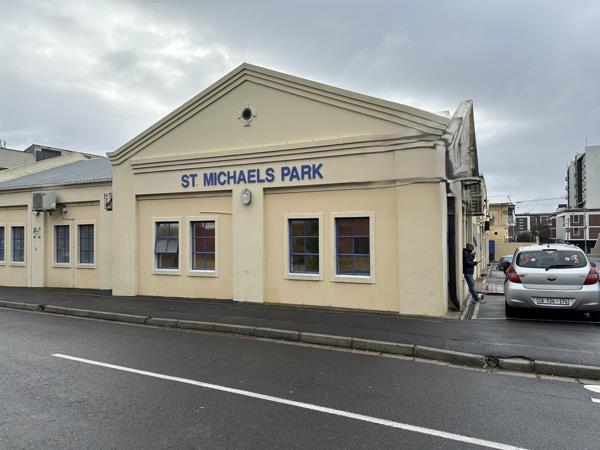 945  m² Commercial space