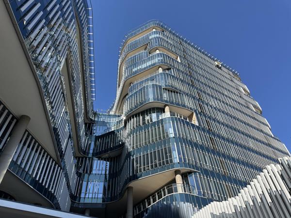 934  m² Commercial space