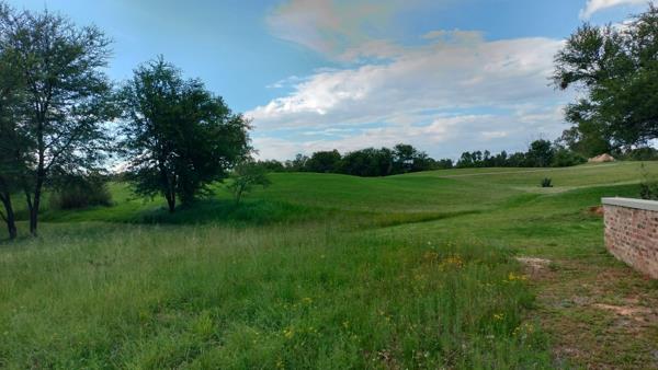 600 m² Land