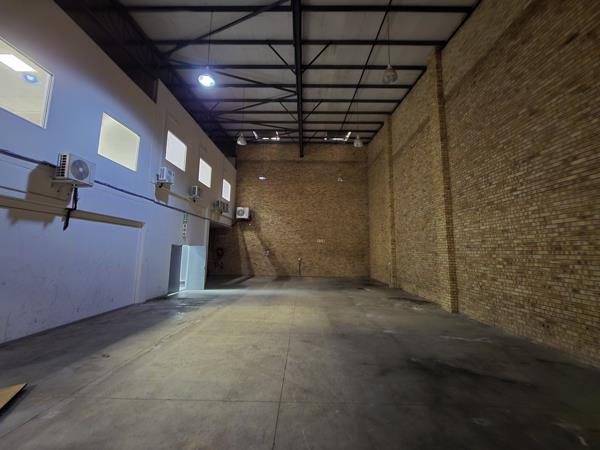 1 050  m² Industrial space