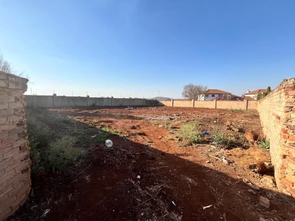 873 m² Land