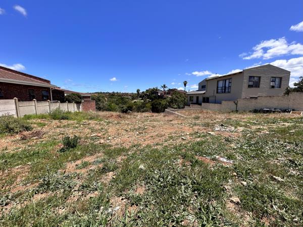 700 m² Land