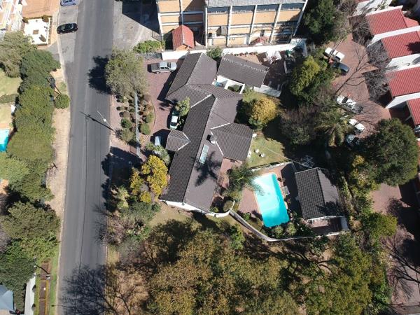1 985 m² Land
