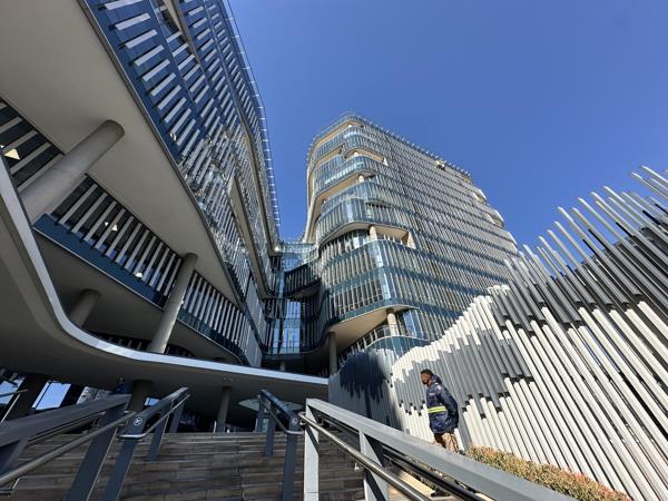 838  m² Commercial space