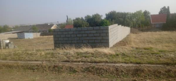 1 400 m² Land