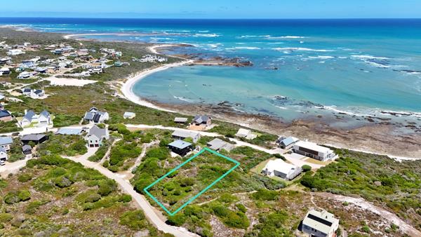 1 121 m² Land