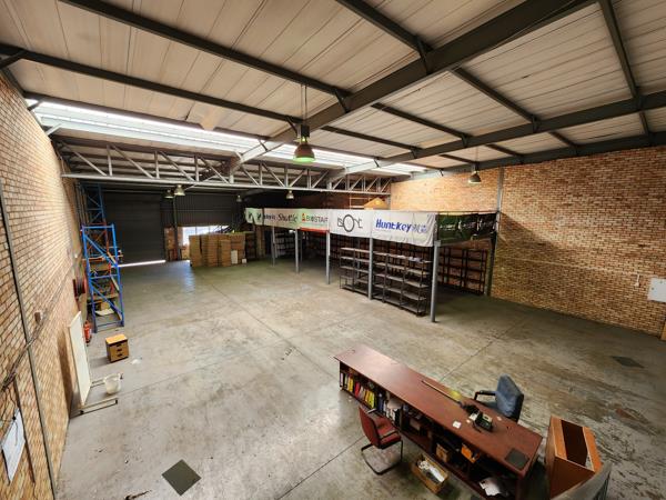 555  m² Industrial space