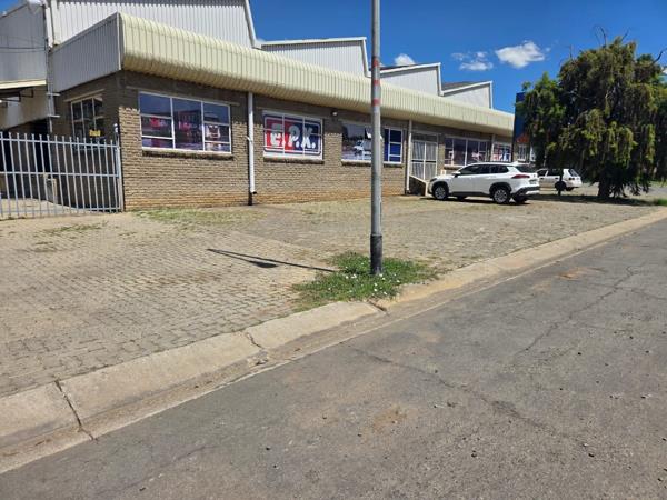 1 100  m² Industrial space