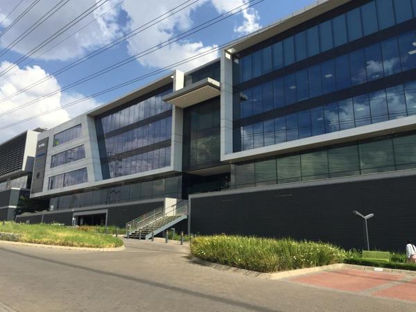 527  m² Commercial space