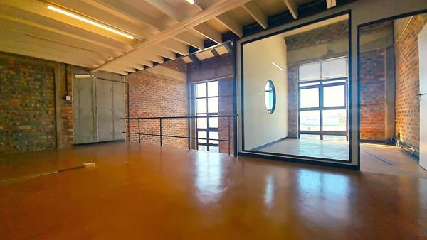 158  m² Commercial space