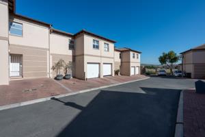 Townhouse in Protea Heights