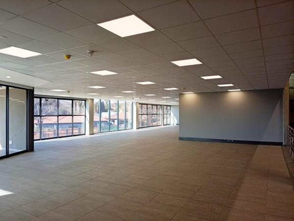 1 384  m² Retail Space