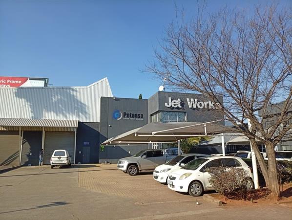 130  m² Industrial space