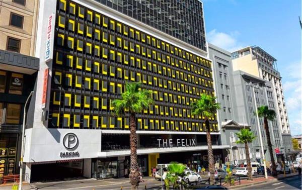 659  m² Commercial space