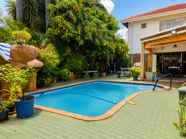 6 Bedroom House