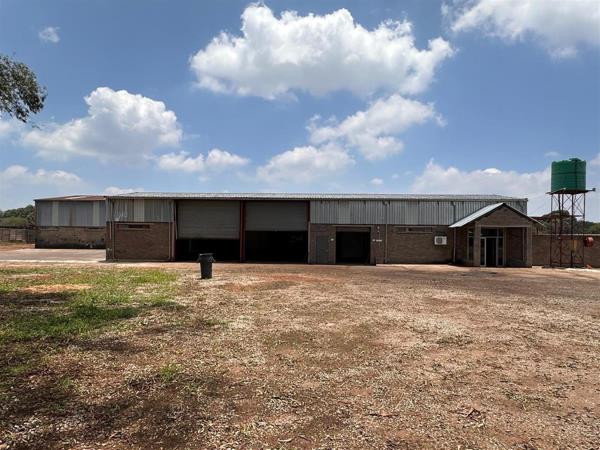 1 400  m² Commercial space