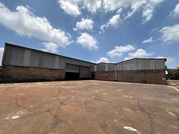 1 400  m² Commercial space