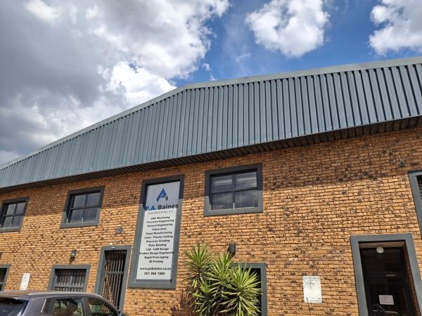 1 200  m² Industrial space