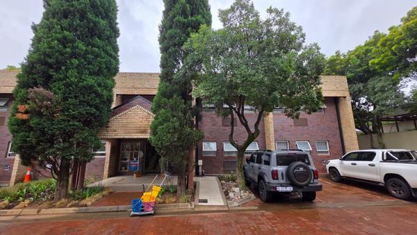 145  m² Commercial space