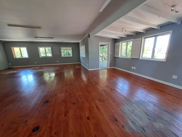 160  m² Commercial space