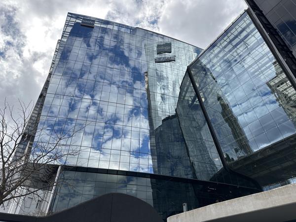 670  m² Commercial space