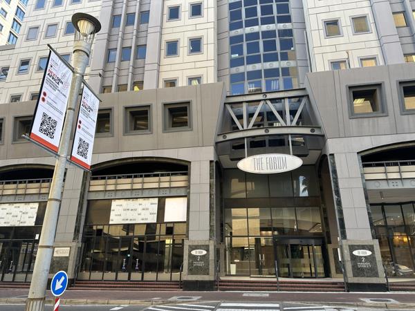 102  m² Commercial space