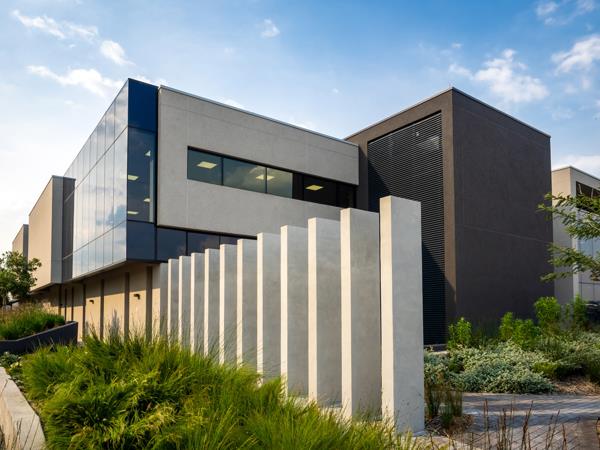 680  m² Commercial space