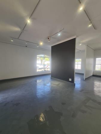 74  m² Commercial space