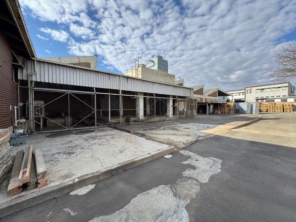 325  m² Industrial space