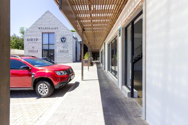 122  m² Commercial space