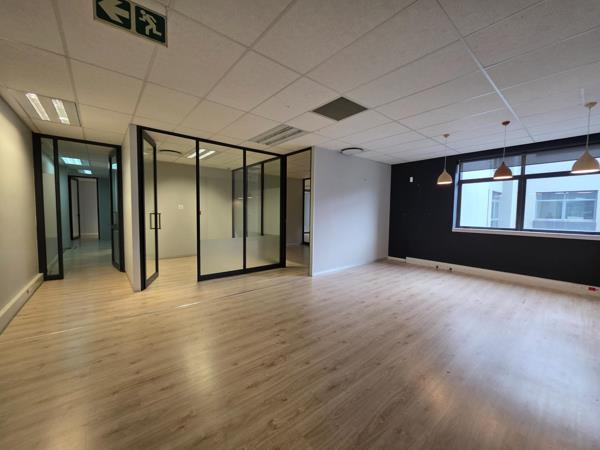 662  m² Commercial space