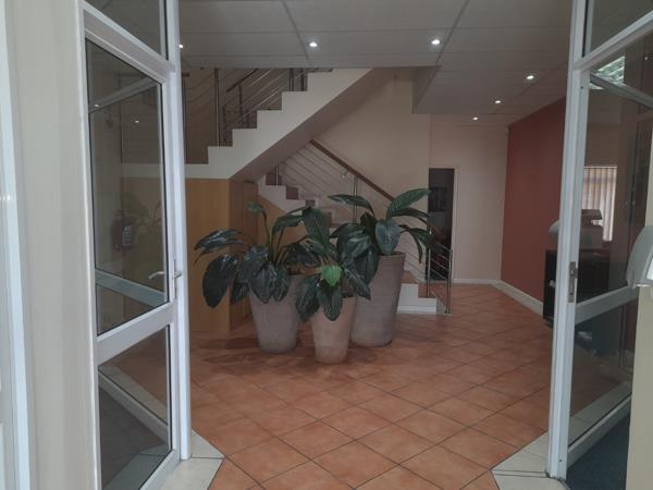 300  m² Commercial space