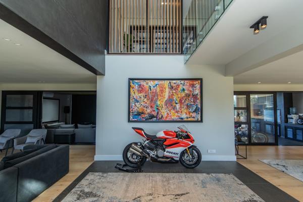 6 Bedroom House