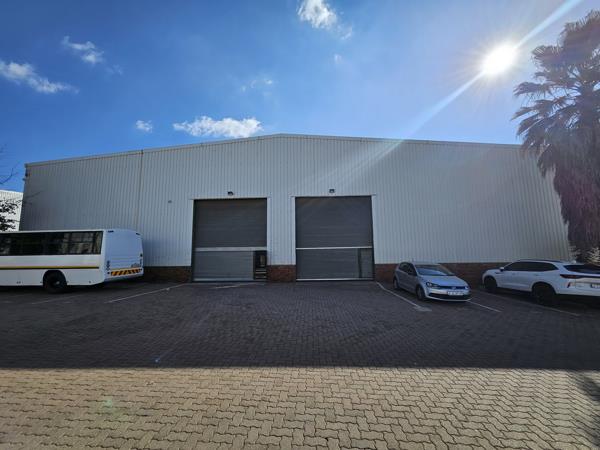 1 560  m² Industrial space