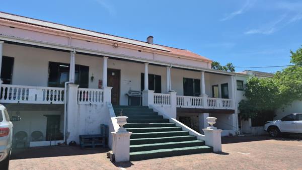 371  m² Commercial space