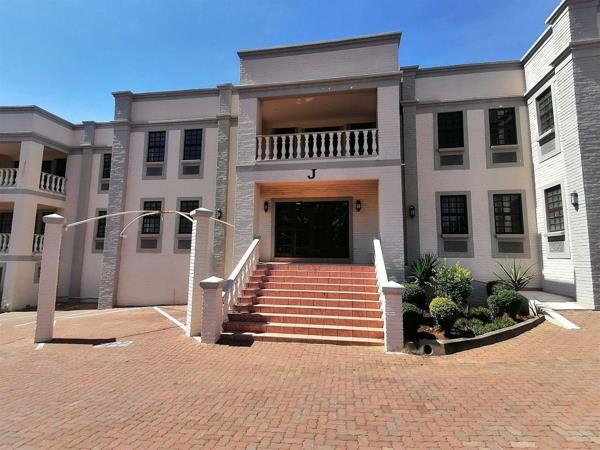 730  m² Office Space