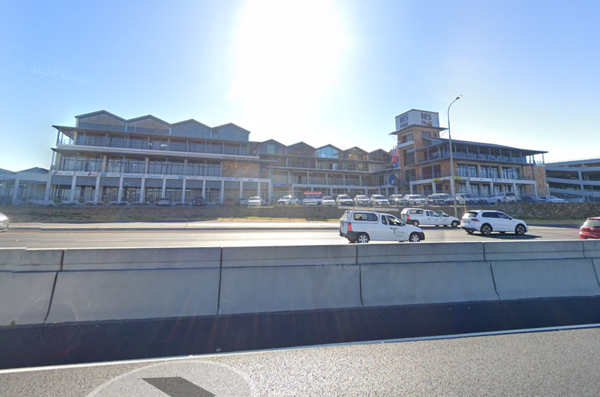 93  m² Commercial space