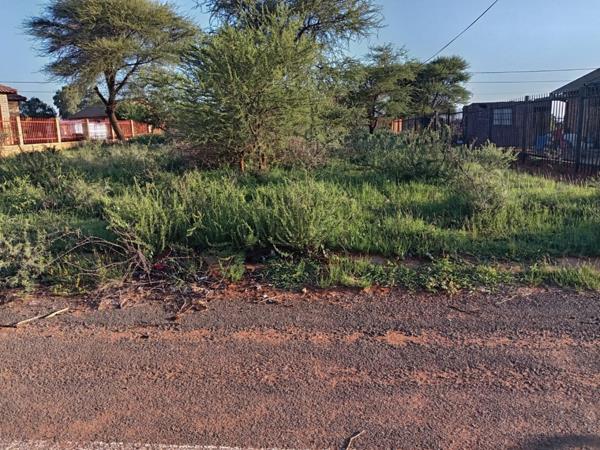 600 m² Land
