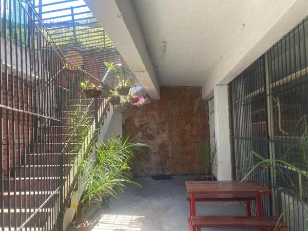 111  m² Commercial space