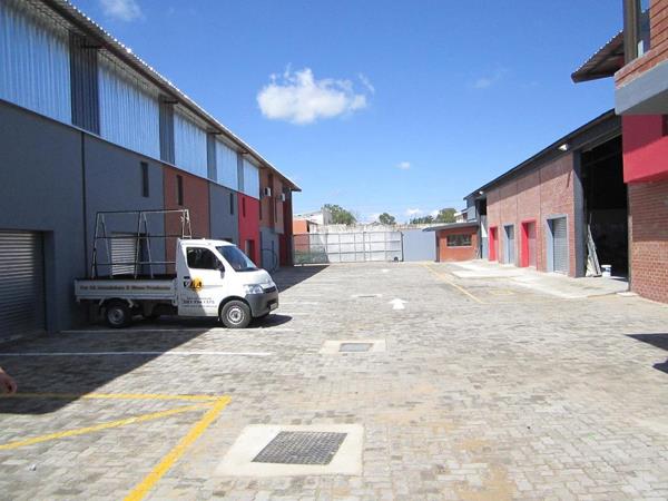 571  m² Industrial space