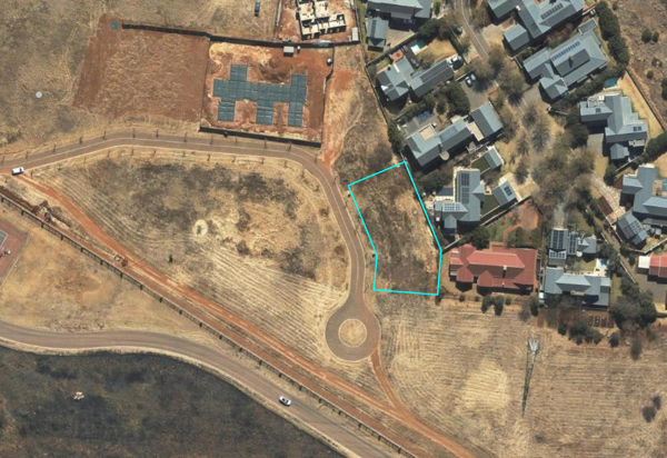 1 096 m² Land