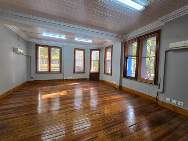 208  m² Commercial space