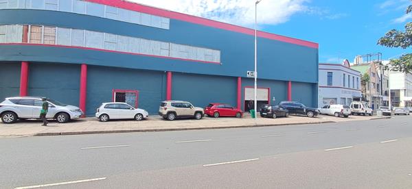 2 000  m² Commercial space