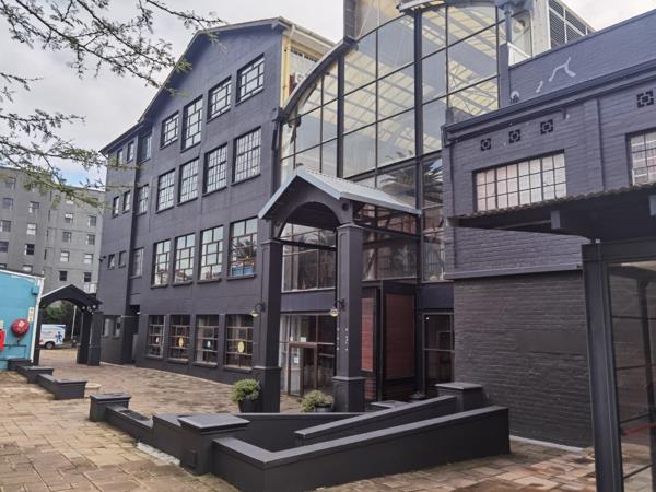 151  m² Commercial space