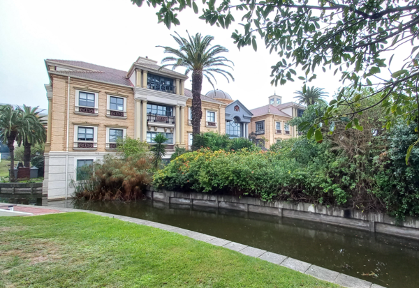 235  m² Commercial space