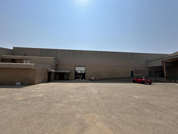 3 000  m² Industrial space