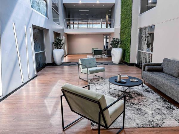 121  m² Commercial space